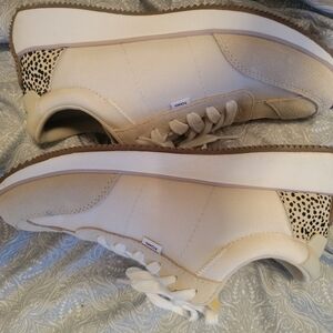 Women's Wyndon Lace Up Jogger Sneakers